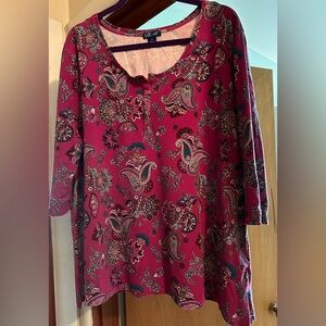 Liz & Me 2X, four button paisley henley